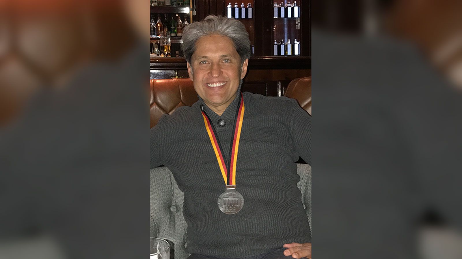 Foto de Carmen Toledo de seu marido, depois de uma corrida na Alemanha / Família Toledo