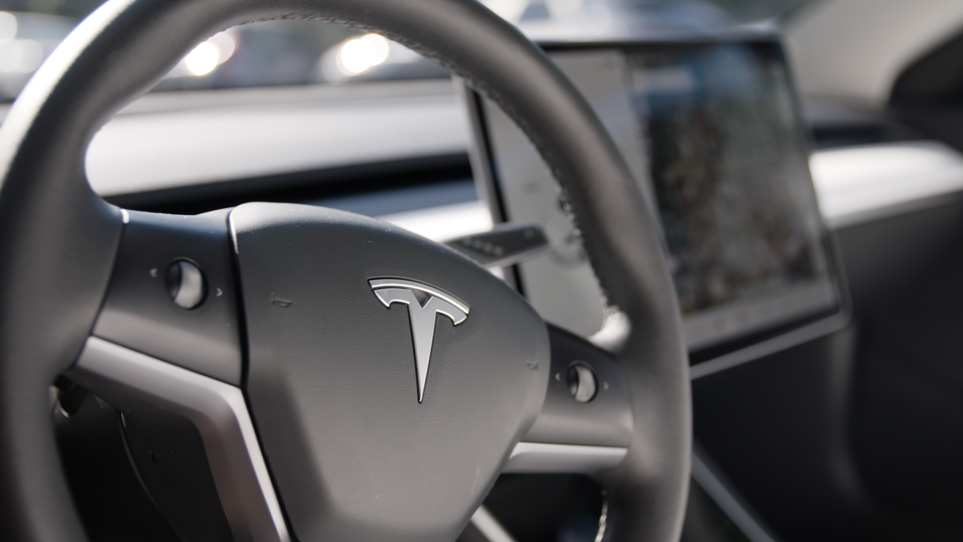 "Auto-direção total" é um recurso de assistência ao motorista de US$ 10.000 oferecido pela Tesla