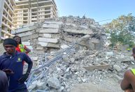 Prédio de 21 andares em construção desaba em Lagos, na Nigéria