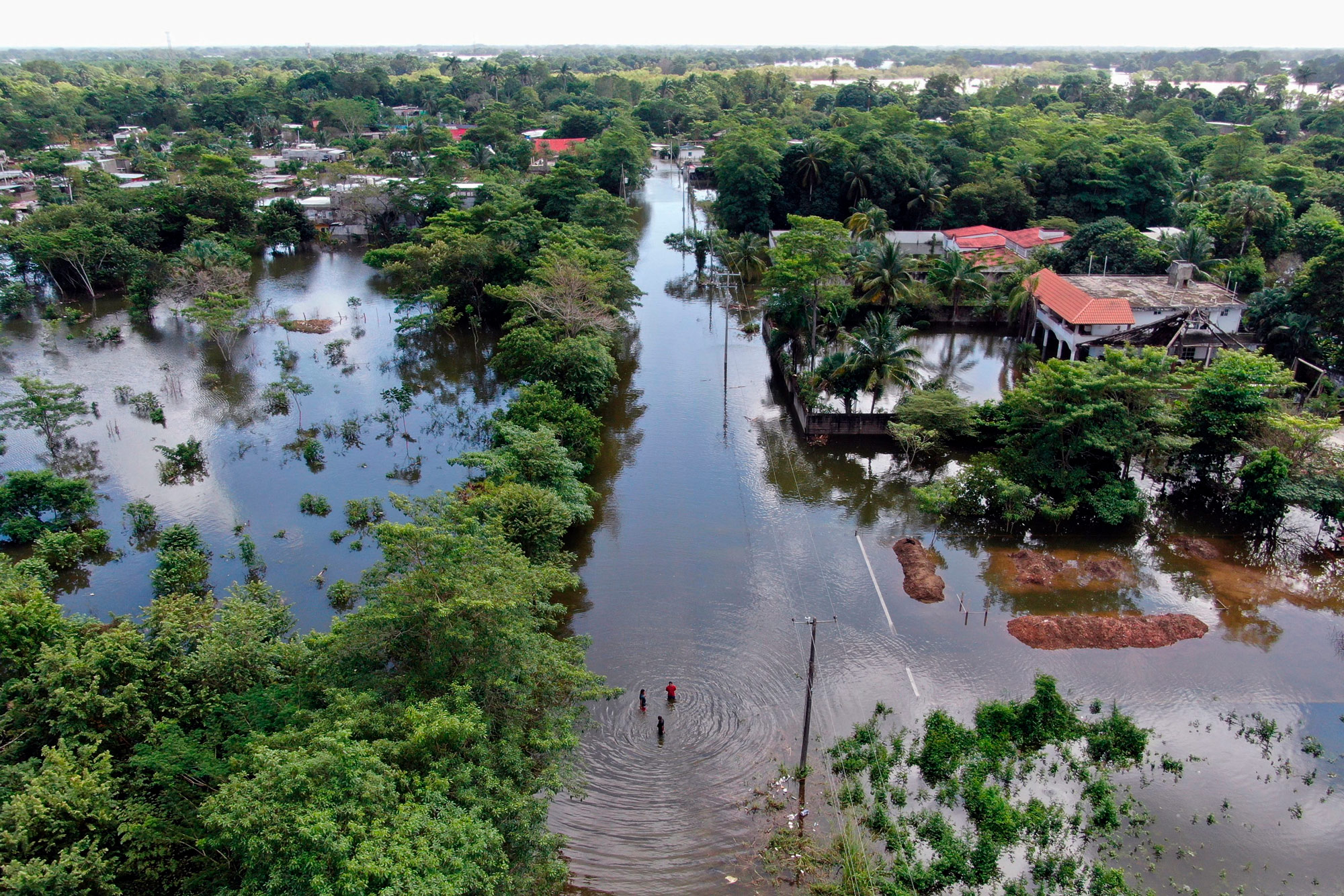 Rio Grijalva após transbordar devido a fortes chuvas em Villahermosa, México, em novembro de 2020 / America Rocio/AFP/Getty Images
