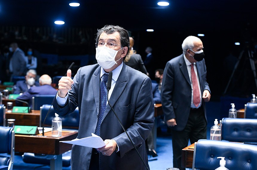 Eduardo Braga (MDB-AM), autor da PEC da Renda Básica