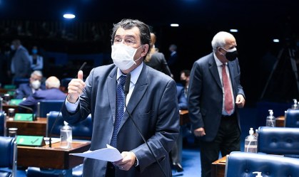 Eduardo Braga (MDB-AM), autor da PEC da Renda Básica