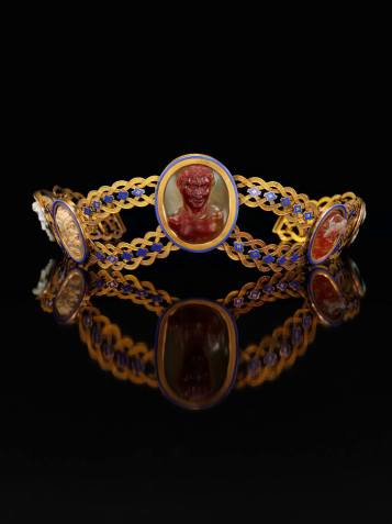 As tiaras ajudaram a popularizar o estilo neoclássico durante o século 19 / Sotheby's