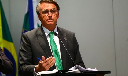 Bolsonaro concede indulto natalino a policiais e militares
