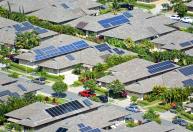 Linhas de crédito ajudam a custear energia solar residencial, mas exigem atenção