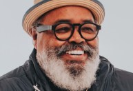 Jorge Aragão deixa hospital nesta sexta-feira (12) e diz que “continua on”