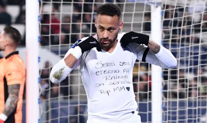 Neymar homenageia Marília Mendonça após fazer gol pelo PSG no Campeonato Francês