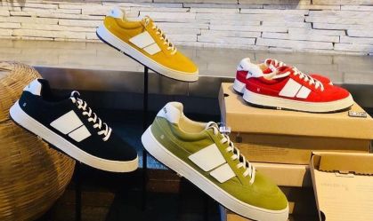 Calçados em vitrine da Osklen