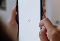 Receita mira proprietários que não declaram aluguel recebido via Airbnb