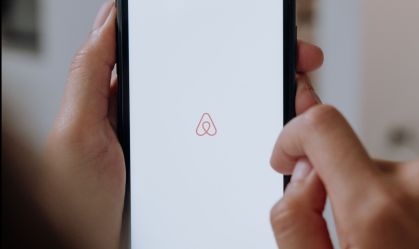 Receita mira proprietários que não declaram aluguel recebido via Airbnb