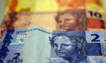 Inflação deve ficar acima de 10% ao menos até fevereiro, diz economista da FGV