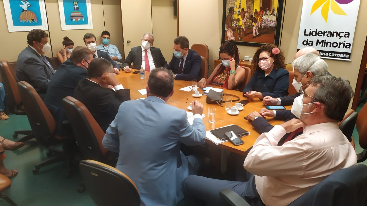 Reunião das bancadas da Câmara dos Deputados da oposição para debater posição sobre a PEC dos Precatórios