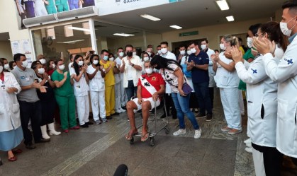 Último paciente com Covid em hospital de referência do Rio recebe alta