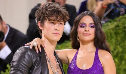 Shawn Mendes diz que manteve romance com Camila Cabello longe de músicas
