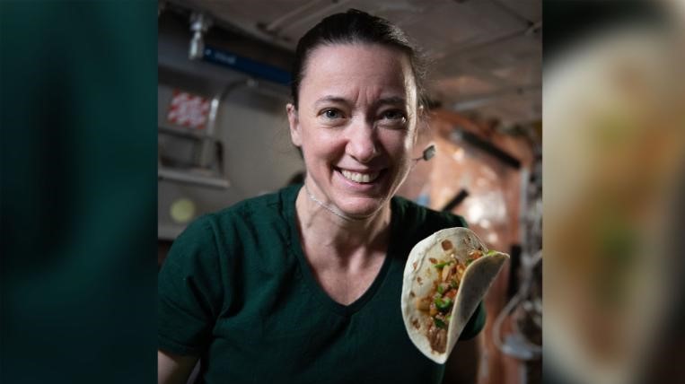 Meghan McArthur mostrou nas redes sociais os tacos feitos com as pimentas espaciais / Nasa