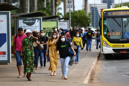 Máscara | Covid-19 | DF | Distrito Federal | movimentação | pessoas na rua | pandemia