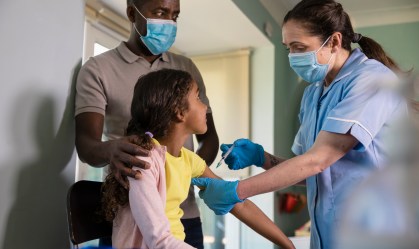 CDC aprova vacinas para crianças de 5 a 11 anos nos EUA