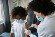 Vacinação de crianças começa neste mês e sem exigência de prescrição, diz Saúde