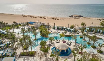 Hilton Salwa: o gigantesco e luxuoso hotel no meio do nada