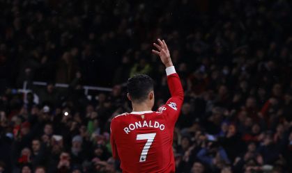 Cristiano Ronaldo ultrapassa 800 gols ao marcar duas vezes em vitória do United
