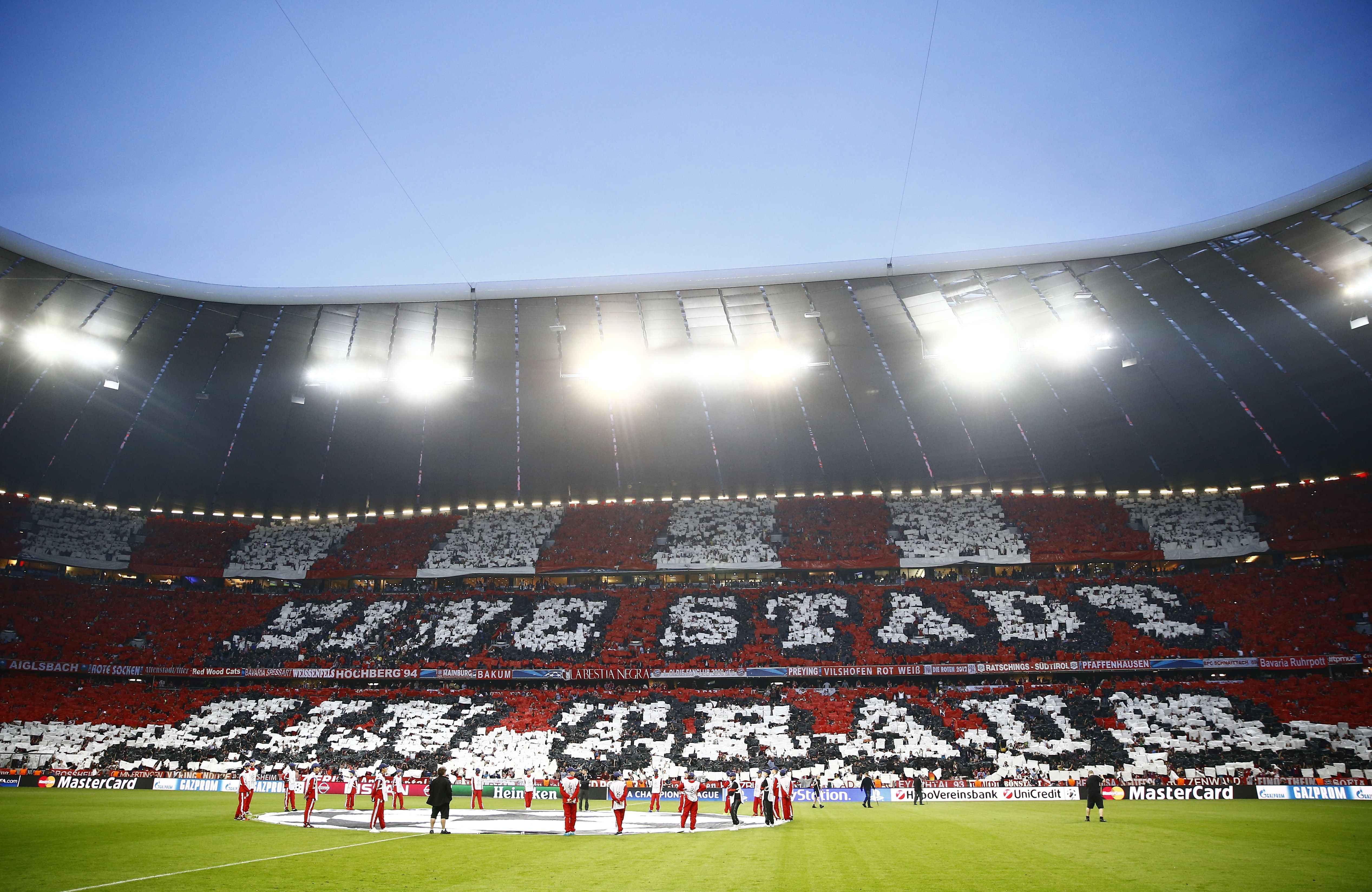 Arquibancada da Allianz Arena antes de partida entre Bayern de Munique e Barcelona pela semifinal da Liga dos Campeões em 2015