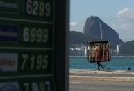 Em 2 anos de pandemia, supermercado subiu 31%, conta de luz 33% e gasolina, 44%