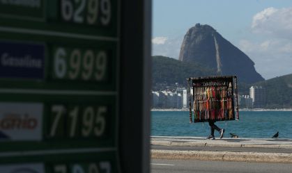 Aumento da gasolina faz FGV elevar projeção da inflação para o mês de janeiro