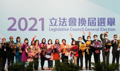 Candidatos pró-China vencem eleição de Hong Kong com baixa participação popular