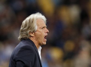 Jorge Jesus assiste jogo do Benfica