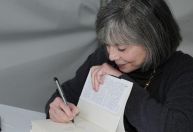 Morre a escritora Anne Rice, autora de “Entrevista com o Vampiro”