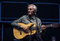 Para acompanhar "Ainda Estou Aqui", Caetano Veloso indica outro filme; saiba