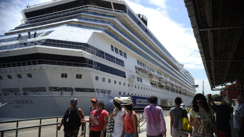 Navio de cruzeiro ancorado / Fernando Frazão/Agência Brasil