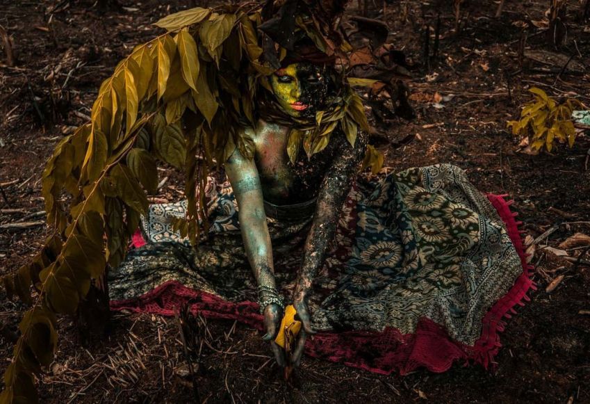 Ativista e drag queen Emerson Munduruku durante performance / Reprodução/Instagram