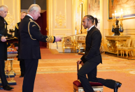 Lewis Hamilton é nomeado cavaleiro no Reino Unido e ganha título de “Sir”