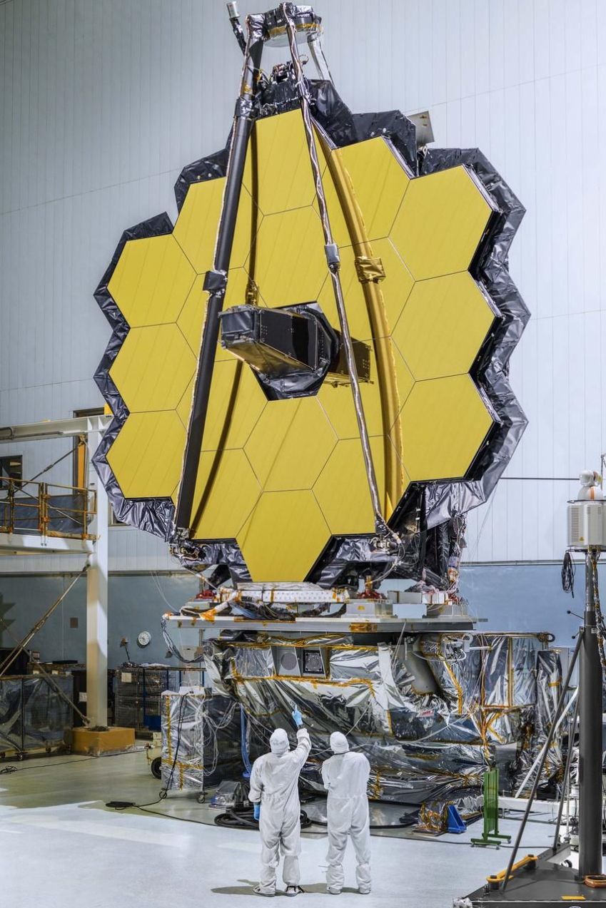 O espelho principal do telescópio James Webb tem 18 espelhos hexagonais / Divulgação/NASA