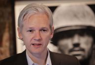 Julian Assange evita extradição aos EUA por enquanto, decide Justiça britânica