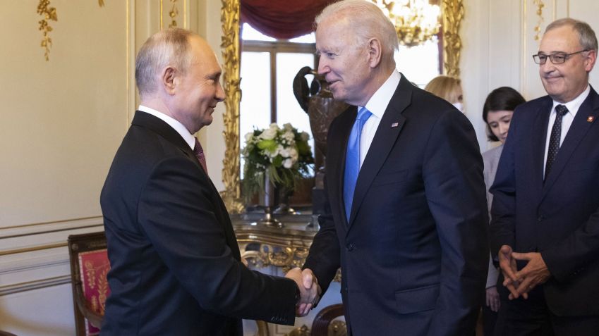 Encontro entre Biden e Putin, em junho de 2021, em Geneva • Foto: Peter Klaunzer - Pool/Keystone via Getty Images