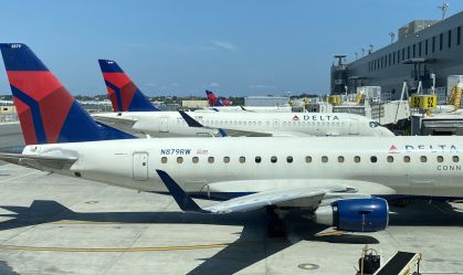 Ômicron faz United e Delta cancelarem mais de 200 voos de véspera do Natal nos EUA