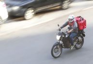 Entregadores de SP deverão carregar chip de segurança; entenda nova lei