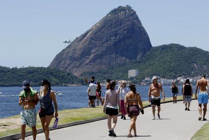 Movimentação na praia de Copacabana , na Zona Sul do Rio de Janeiro