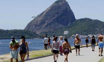 Movimentação na praia de Copacabana , na Zona Sul do Rio de Janeiro