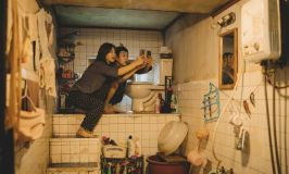 Park So-dam no filme &quot;Parasita&quot;, com o ator Choi Woo-shik
