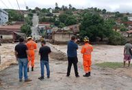 Casal é resgatado após deslizamento de terra em Itabirito (MG); veja vídeo