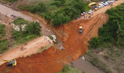 Fortes chuvas causam alagamentos e deslizamentos no litoral da Bahia