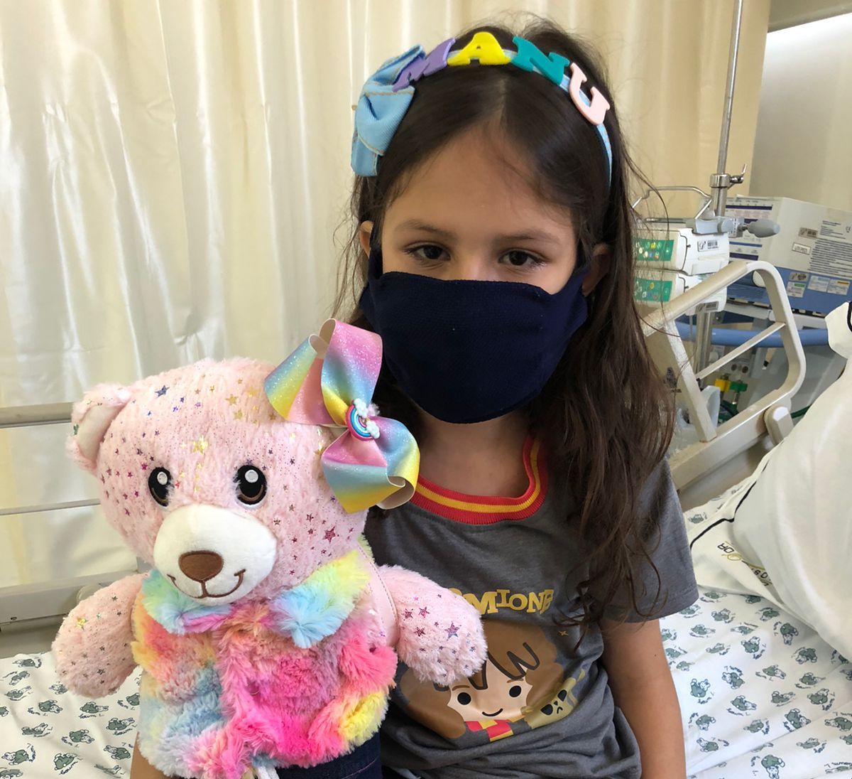 Menina teve alta hospitalar depois de passar por uma cirurgia para remoção do projétil