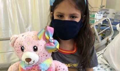 Menina teve alta hospitalar depois de passar por uma cirurgia para remoção do projétil