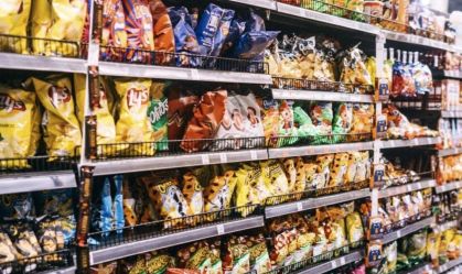 Tirar os alimentos ultraprocessados de dentro das escolas: uma medida necessária