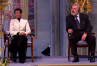 Jornalistas Maria Ressa e Dmitry Muratov recebem Nobel da Paz em cerimônia na Noruega