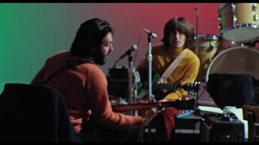 A insatisfação de George era mais em relação a Paul McCartney devido à forma como ele impunha suas ideias para os outros / Reprodução/Get Back