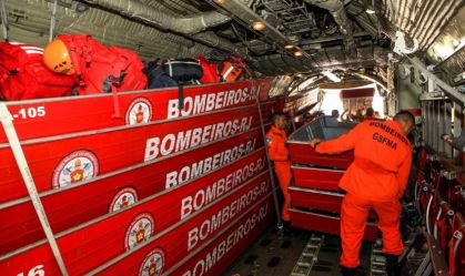 Bombeiros do Rio desembarcam na Bahia para ajudar nos trabalhos de resgate